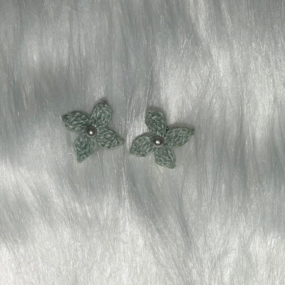 Jewelry - Elegant Floral Faux Pearl Stud Earrings